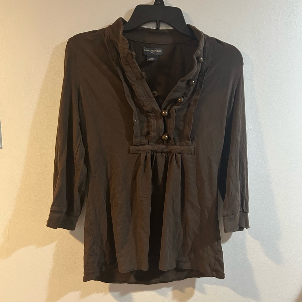 Banana republic size medium brown top with 3/4 sleeves - Picture 2 of 5